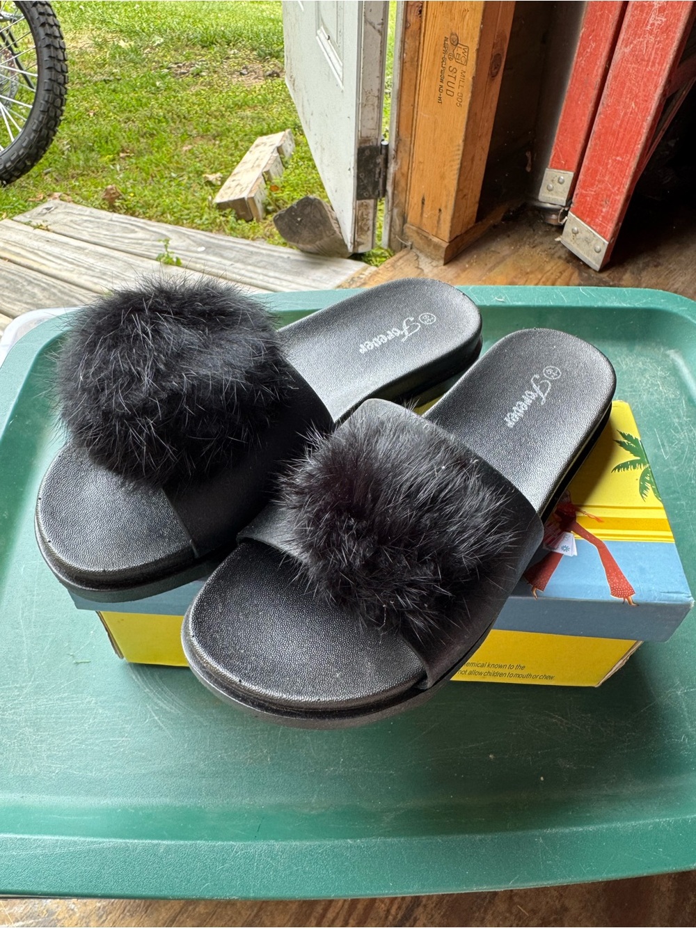 Faux Fur Slide Sandals – Black